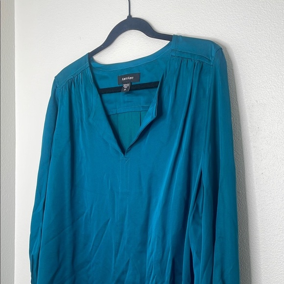 Karen Kane Satin Collared Long Sleeve Blouse - Picture 2 of 11